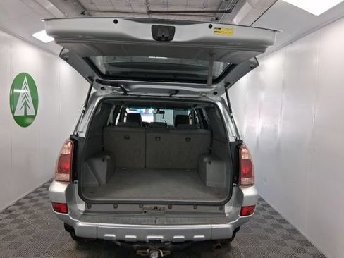 Used 2005 Toyota 4Runner SR5 AWD/4WD image 18