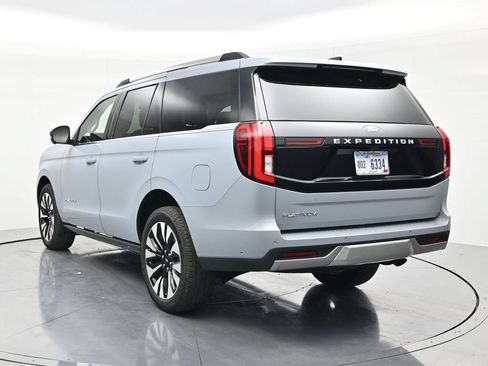 Used 2025 Ford Expedition Platinum w/ Driver's Package AWD/4WD image 7