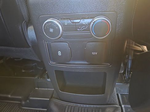 Used 2021 Ford Explorer XLT w/ Equipment Group 202A AWD/4WD image 36