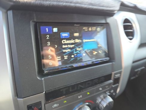 Used 2017 Toyota Tundra SR5 w/ SR5 Upgrade Package image 10