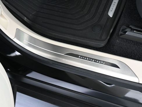 Used 2023 Land Rover Range Rover Autobiography image 18
