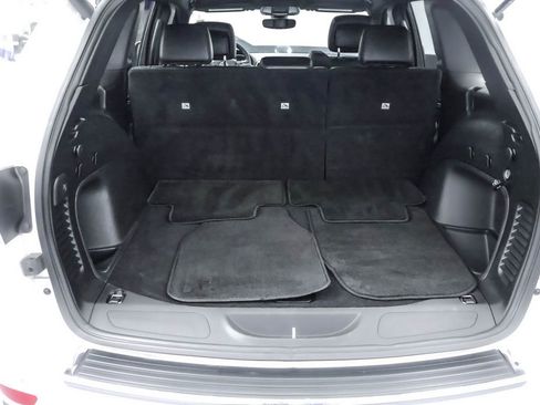 Used 2022 Jeep Grand Cherokee Limited image 23