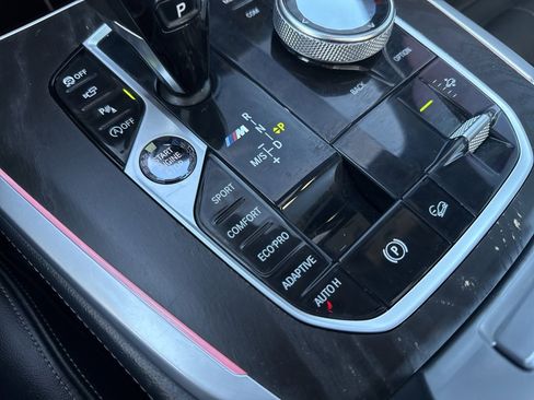 Used 2020 BMW X7 M50i w/ Dynamic Handling Package image 36