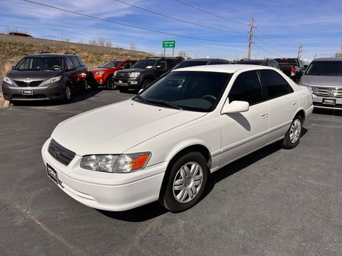 Used 2001 Toyota Camry LE FWD image 2