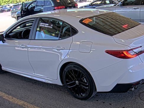 Used 2025 Toyota Camry SE FWD image 8