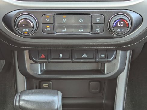 Certified 2016 GMC Canyon SLE w/ SLE Convenience Package image 20