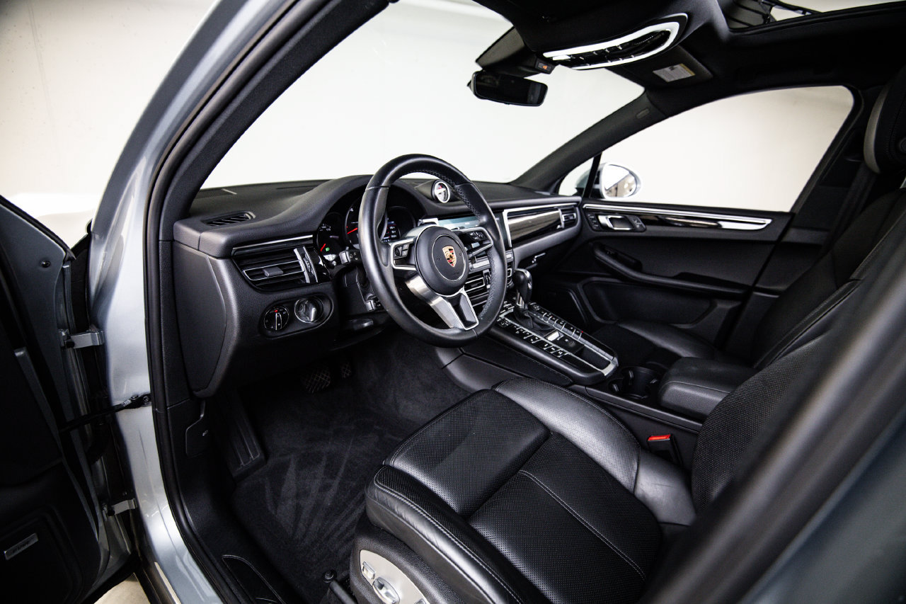 Certified 2021 Porsche Macan AWD/4WD image 4