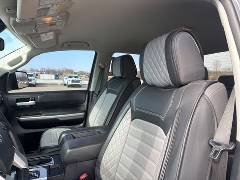 Used 2018 Toyota Tundra SR5 w/ TRD Off Road Package image 12