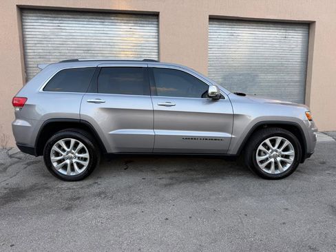 Used 2017 Jeep Grand Cherokee Limited image 11