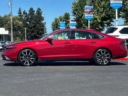 Used 2025 Honda Accord Touring image 2