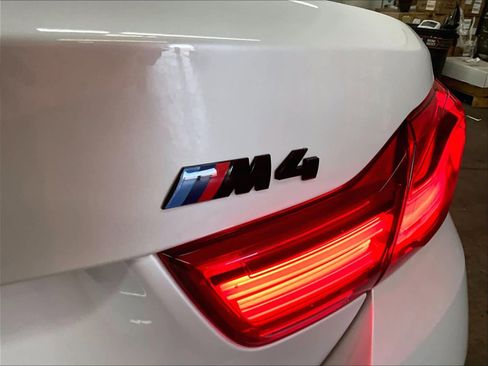 Used 2018 BMW M4 Convertible RWD image 10