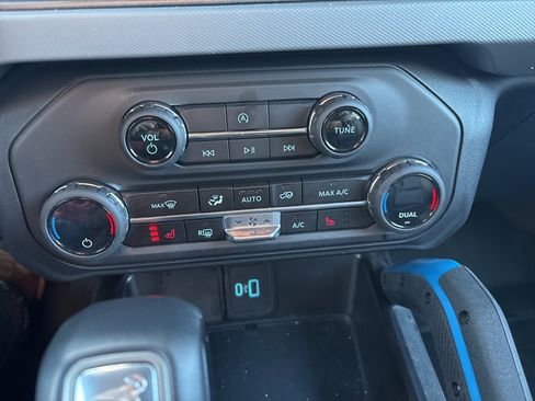 Used 2024 Ford Bronco Black Diamond image 11