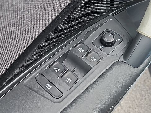 New 2026 Volkswagen Tiguan S image 6