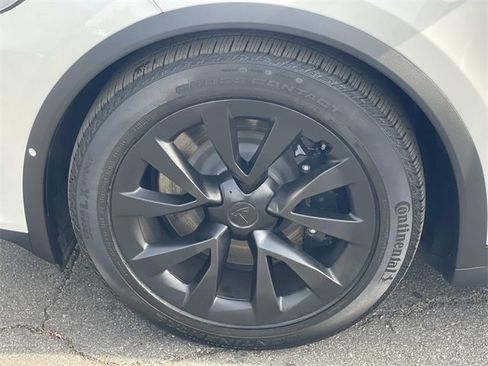 Used 2022 Tesla Model X image 37