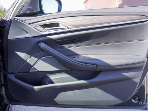 Used 2021 BMW M550i xDrive image 40