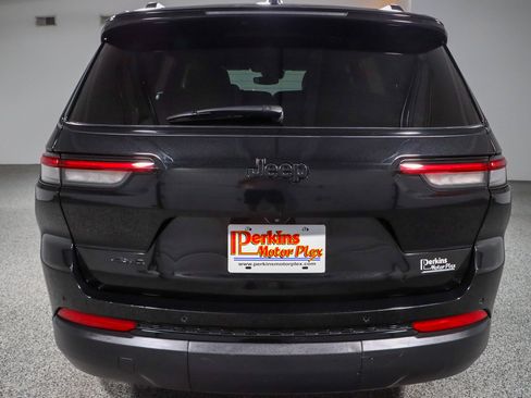 Used 2023 Jeep Grand Cherokee L Laredo AWD/4WD image 8