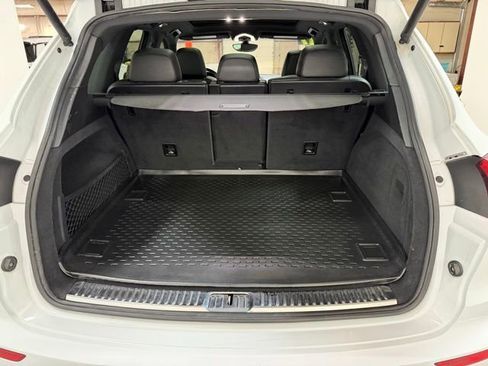 Used 2017 Porsche Cayenne Platinum Edition image 8