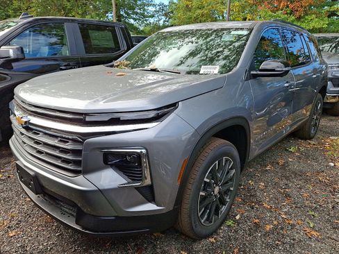 New 2026 Chevrolet Traverse LT w/ Sun and Wheel Package image 2