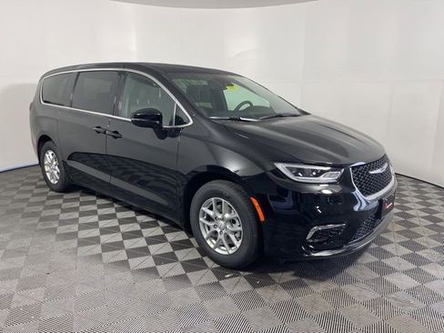 New 2026 Chrysler Pacifica Select image 1