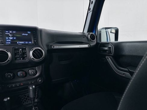 Used 2016 Jeep Wrangler Unlimited Rubicon w/ Connectivity Group image 21