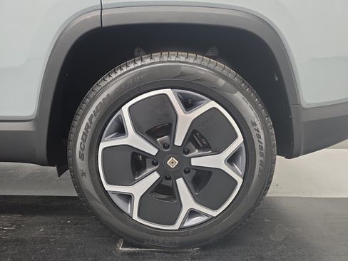 Used 2024 Rivian R1S Adventure AWD/4WD image 10