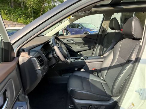 Used 2023 Nissan Rogue SV w/ SV Premium B Package AWD/4WD image 18