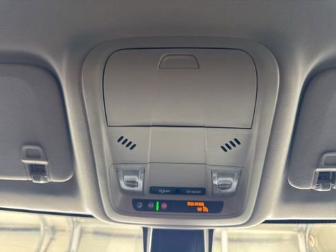 Used 2025 Chevrolet Blazer LT FWD image 13