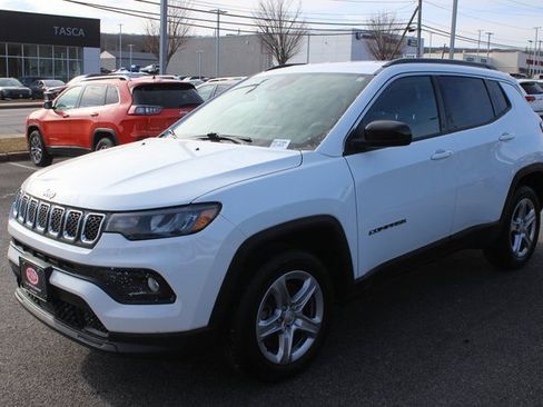 Used 2023 Jeep Compass Latitude w/ Convenience Group image 2