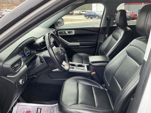 Used 2021 Ford Explorer XLT w/ Equipment Group 202A image 11