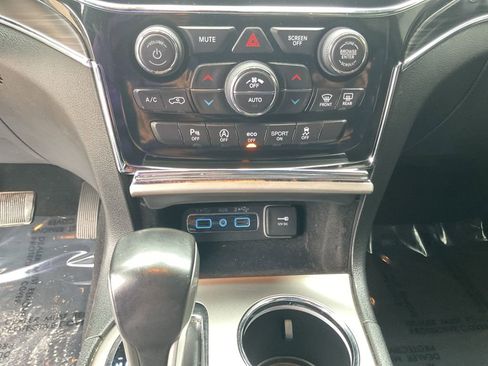 Used 2019 Jeep Grand Cherokee Limited w/ Luxury Group II image 17