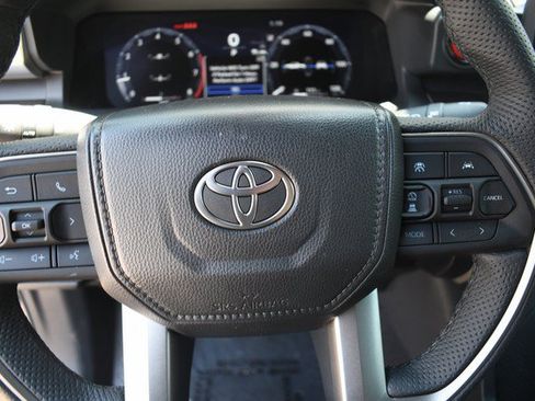Used 2025 Toyota Tacoma TRD Sport AWD/4WD image 30
