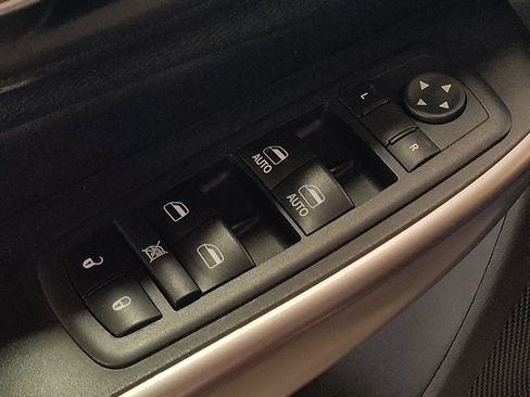 Used 2019 Jeep Cherokee Limited AWD/4WD image 27