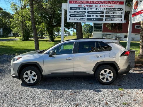 Used 2021 Toyota RAV4 LE w/ Carpet Mat Package (TMS) FWD image 8
