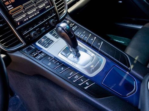Used 2014 Porsche Panamera S image 31