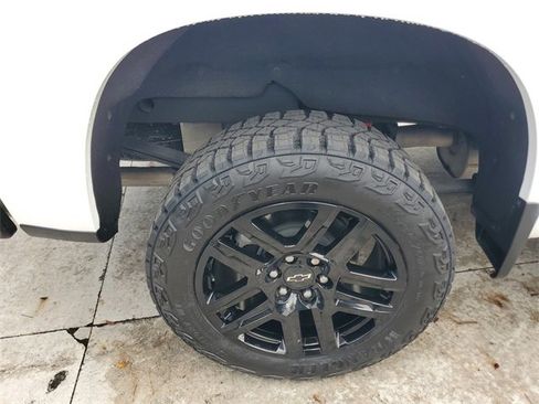 Certified 2021 Chevrolet Silverado 1500 LT Trail Boss w/ Convenience Package II image 7