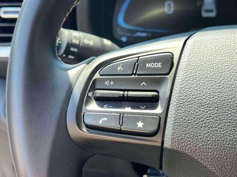 Used 2025 Hyundai Venue Limited FWD image 26