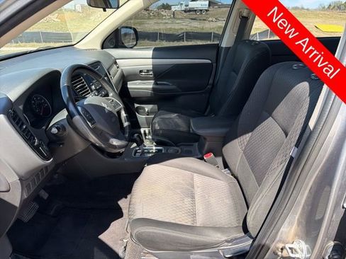 Used 2015 Mitsubishi Outlander ES image 9