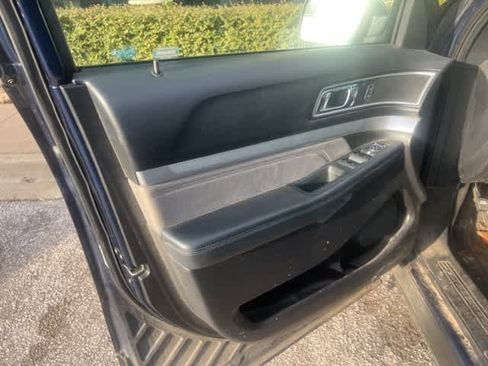 Used 2017 Ford Explorer XLT w/ Equipment Group 202A image 7