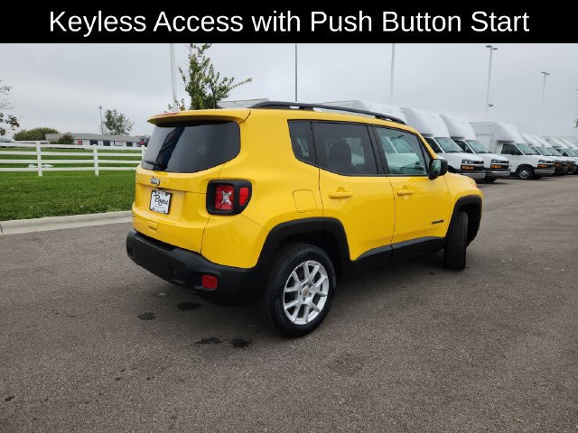 Used 2023 Jeep Renegade Latitude w/ Sun & Fun Group AWD/4WD image 10