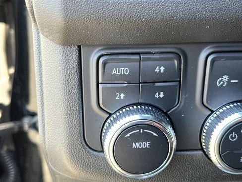 Used 2024 GMC Yukon SLT w/ SLT Luxury Package image 31