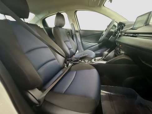 Used 2019 Toyota Yaris L image 29