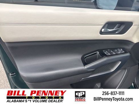 Used 2022 Nissan Pathfinder SL image 24