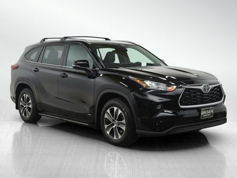 Used 2025 Toyota Highlander XLE image 7