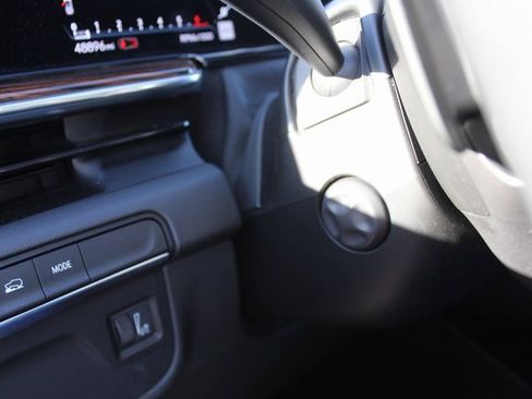 Used 2023 Cadillac Escalade Premium Luxury image 32