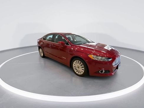 Used 2016 Ford Fusion SE w/ Equipment Group 502A FWD image 2