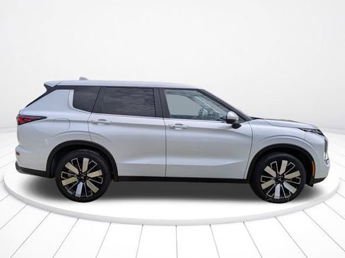 New 2026 Mitsubishi Outlander SE FWD image 3