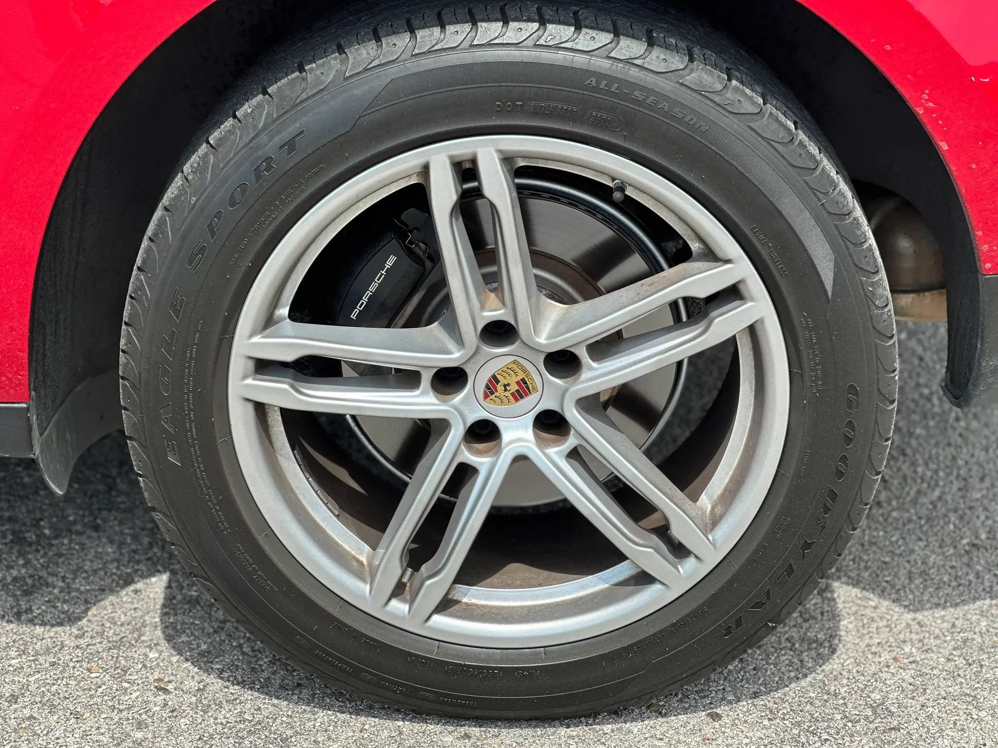 Used 2018 Porsche Macan Sport Edition AWD/4WD image 25
