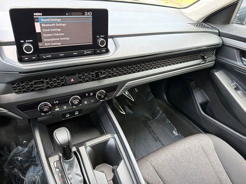 Certified 2025 Honda Accord LX image 21