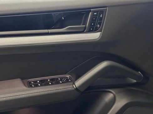 Used 2024 Porsche Cayenne Coupe image 11