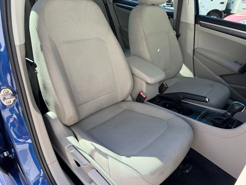 Used 2016 Volkswagen Passat 1.8T R-Line image 38
